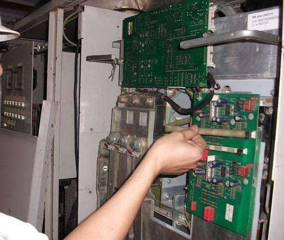 “三科變頻器”